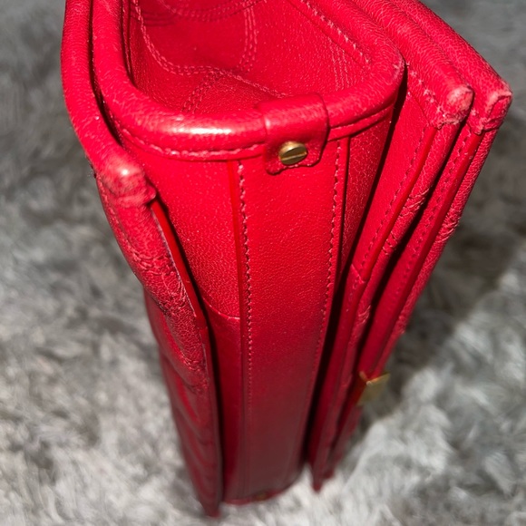 💥SOLD💥SAINT LAURENT
Lambskin Quilted LARGE Becky Chain Bag - Picture 11 of 16